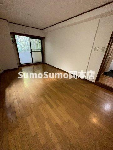 神戸市東灘区鴨子ケ原１丁目の賃貸マンションの居間・リビング|使いやすいリビングです