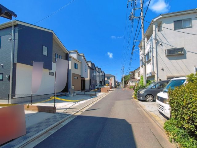 入間郡三芳町大字北永井の新築一戸建の前面道路含む現地写真