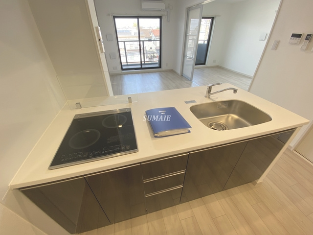 Ｄｏｍｉｎｏ　Ｓｔｅｌｌａ　Ｒｅｓｉｄｅｎｃｅのキッチン|IH2口コンロ