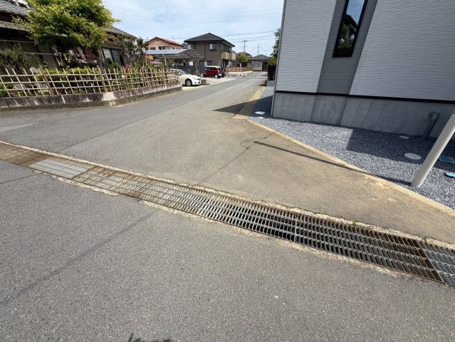 平屋建の新築物件♪土浦市板谷の前面道路含む現地写真