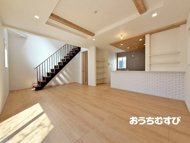 春日井市西高山町2丁目(全4棟)の居間・リビング