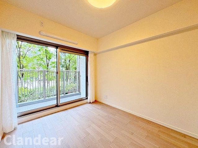 北千住パークファミリアの洋室|ドキドキの新生活も、安心してスタート。ぴったりの住まいを見つけませんか？クランディアが一緒に住まい選びをサポートします‼　まずは、お気軽にお問合せください　＃クランディア