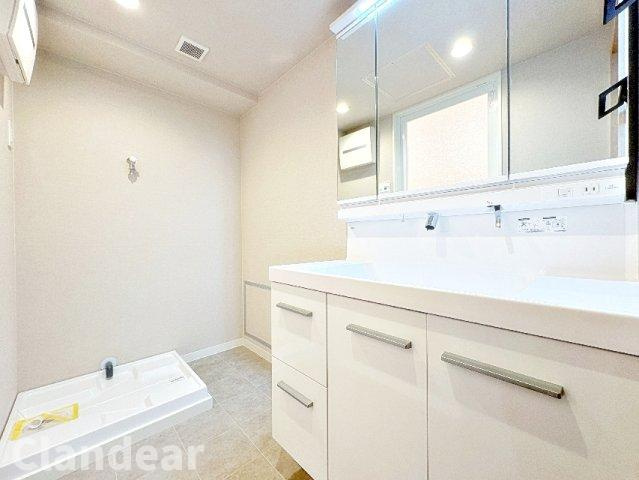 北千住パークファミリアの独立洗面台|ドキドキの新生活も、安心してスタート。ぴったりの住まいを見つけませんか？クランディアが一緒に住まい選びをサポートします‼　まずは、お気軽にお問合せください　＃クランディア