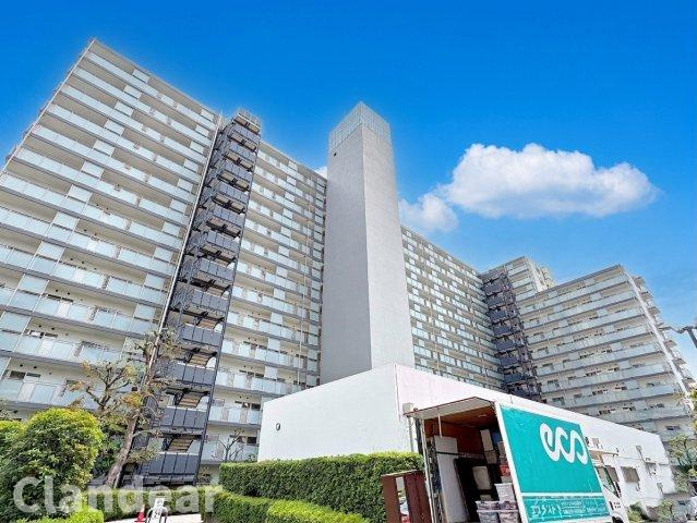 北千住パークファミリアの外観|ドキドキの新生活も、安心してスタート。ぴったりの住まいを見つけませんか？クランディアが一緒に住まい選びをサポートします‼　まずは、お気軽にお問合せください　＃クランディア