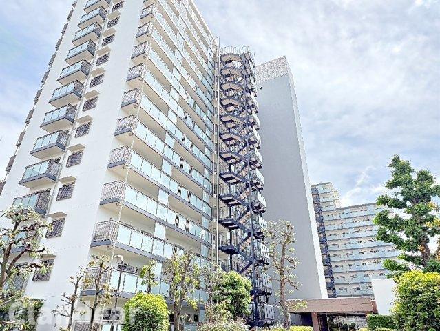 北千住パークファミリアの外観|ドキドキの新生活も、安心してスタート。ぴったりの住まいを見つけませんか？クランディアが一緒に住まい選びをサポートします‼　まずは、お気軽にお問合せください　＃クランディア