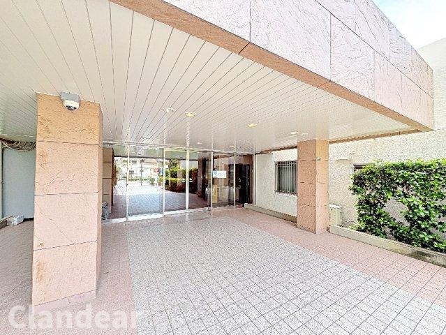 北千住パークファミリアのエントランス|ドキドキの新生活も、安心してスタート。ぴったりの住まいを見つけませんか？クランディアが一緒に住まい選びをサポートします‼　まずは、お気軽にお問合せください　＃クランディア
