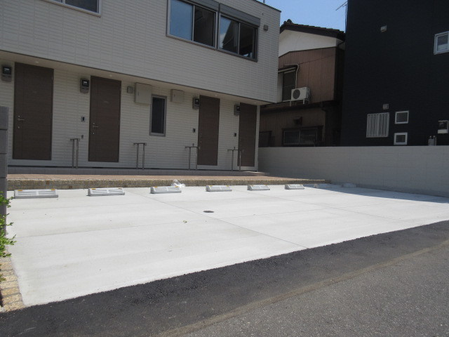 ラフィンメゾンの駐車場|★敷地内ゴミ置き場★