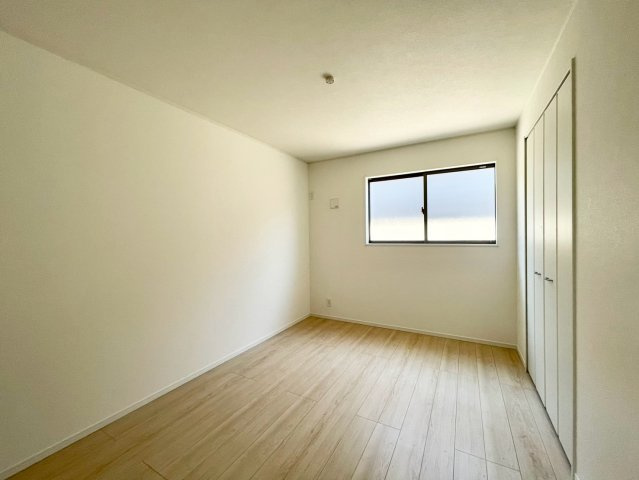 長野市高田第６の洋室|2階真ん中のお部屋は家具配置しやすそうなお部屋！
収納力も◎