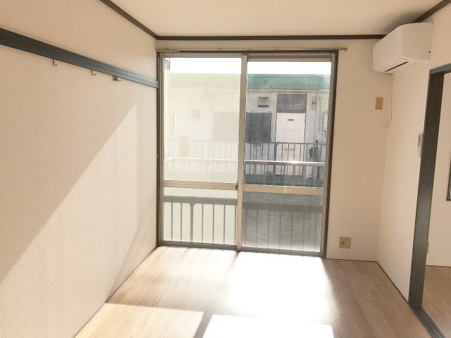 周南市清水町のアパートの洋室