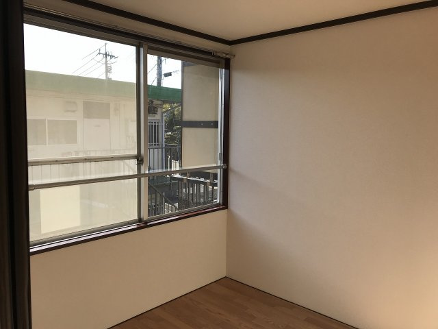 周南市清水町のアパートの洋室