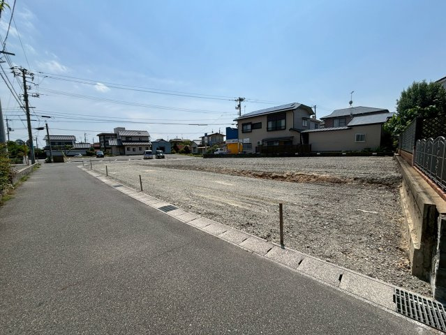 下関市富任町４丁目の売地の前面道路含む現地写真|前面道路　幅員/東4m・南7.5m