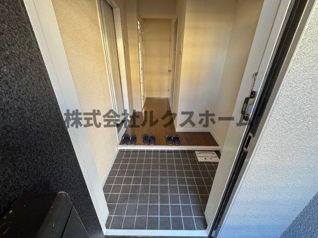 ヴィラ貴瀬2号館の玄関