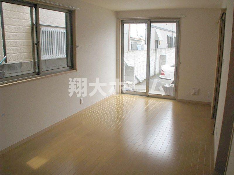 墨田区東向島４丁目のアパートの居間・リビング