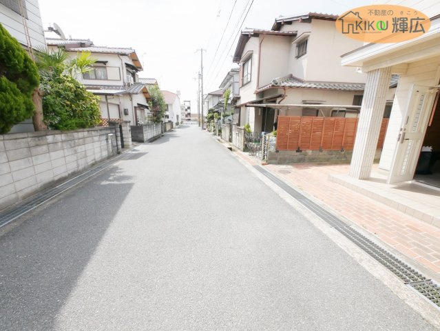 姫路市御立中　中古戸建の前面道路含む現地写真