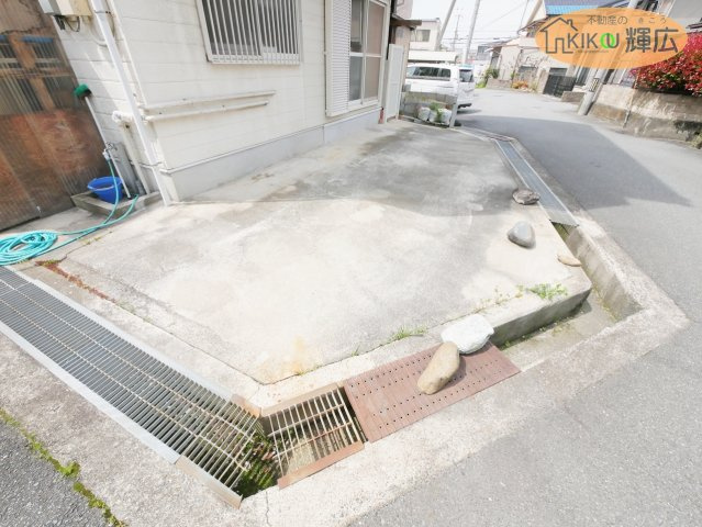 姫路市御立中　中古戸建の駐車場