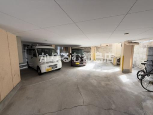 デザイナーズ8マンションの駐車場