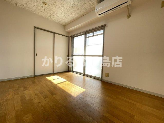 デザイナーズ8マンションの居間・リビング