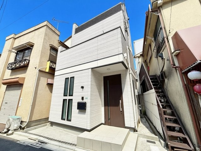 中野区沼袋1丁目　中古戸建の前面道路含む現地写真|通勤時間や駅からの徒歩分数が短いと、ご家族と過ごす時間が増えますね！

現地ご見学希望・資料請求などお気軽にお問い合わせ下さい！
03-5990-5201
