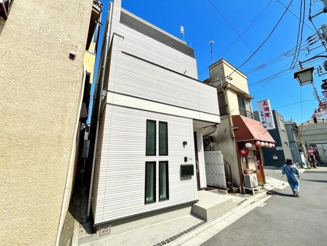 中野区沼袋1丁目　中古戸建の前面道路含む現地写真|自然と触れ合いやすらぎを感じる事ができる、理想的な子育て環境。

現地ご見学希望・資料請求などお気軽にお問い合わせ下さい！
03-5990-5201