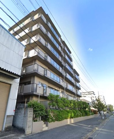 シャルマンコーポ西宮東の外観|阪神西宮駅・JR西宮駅へ　徒歩2分【朝凪町】バス停。通勤にも外出にもアクセス良好。家族でおでかけすることも増えそうですね。
