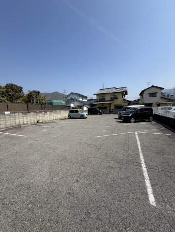 クイーンマンション　海田町昭和中町駐車場