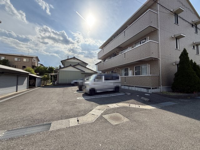 ドミールＫの駐車場