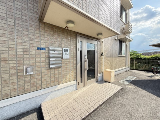 ドミールＫのエントランス