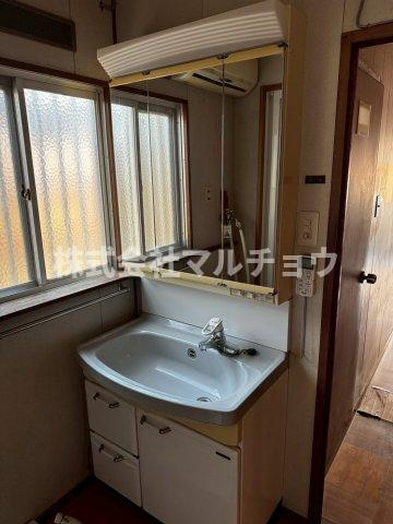 新庄戸建ての独立洗面台|独立洗面台で身支度をすべて済ませてしまいましょう