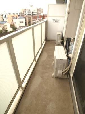 【バルコニー】 | アルコバレーノマクハリ | 他部屋の写真です。1階はテラスです。