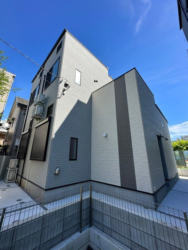 アゼリア東向島の外観