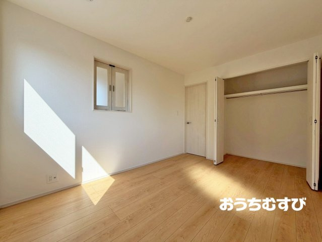 春日井市西高山町2丁目(全4棟)の洋室