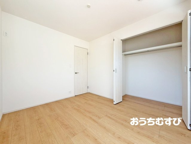 春日井市西高山町2丁目(全4棟)の洋室