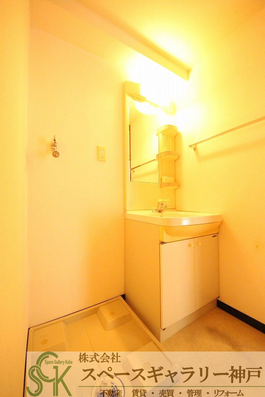 ルームズ学園北町の洗面所|※お部屋により仕様が異なる場合があります。