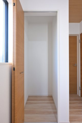 【収納】 | 太田市浜町1期　ケイアイプランニング　全1棟 | 玄関収納も奥行きがあり、冬場はコートを収納するのも良いですね◎
