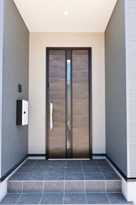 【玄関】 | 太田市浜町1期　ケイアイプランニング　全1棟 | 木目調お洒落な玄関です♪