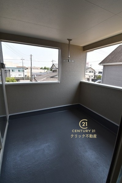 Cradlegarden　 笠間市鯉淵　第9　2のバルコニー|インナーバルコニーは洗濯物外干し派の強い味方！天気が変わりやすい季節の外出も安心です。外出が難しい日に出るだけでも気分転換になる、嬉しいスペースです。