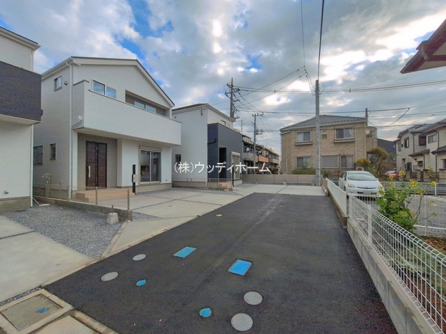 越谷市登戸町2期　新築一戸建て　2号棟の駐車場