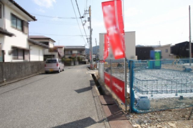 鴨部Ⅳ　新築戸建　1号棟　（全2区画）の前面道路含む現地写真