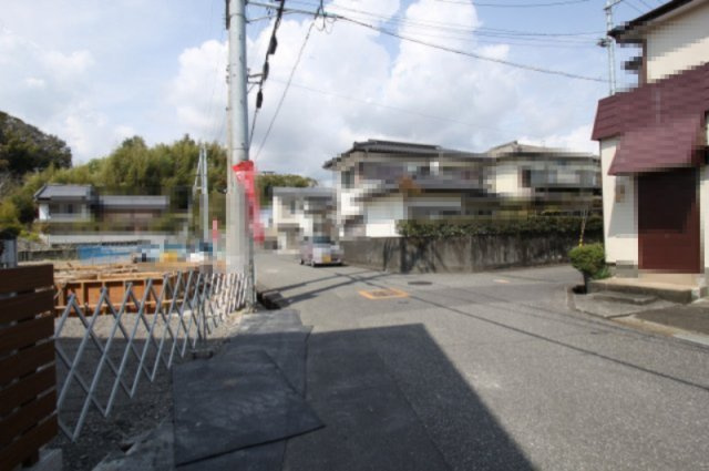 鴨部Ⅳ　新築戸建　1号棟　（全2区画）の前面道路含む現地写真