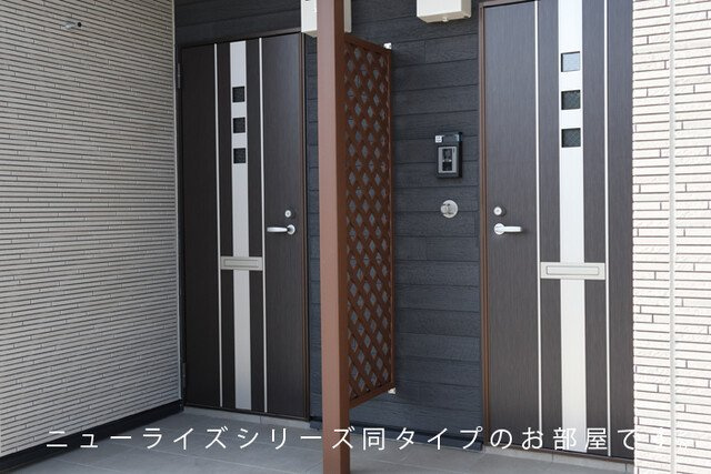 ドエル　リバーパレスの玄関