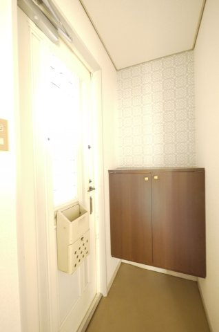 ゼフィール芳泉　B棟の玄関|※写真は別の部屋のものです。