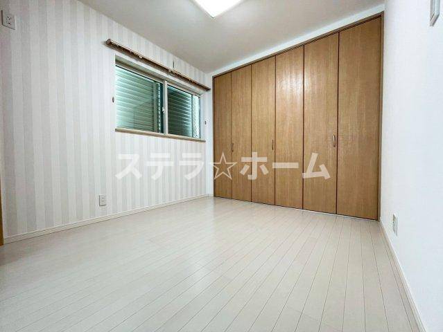 庄内幸町2 中古戸建の洋室|明るい洋室です