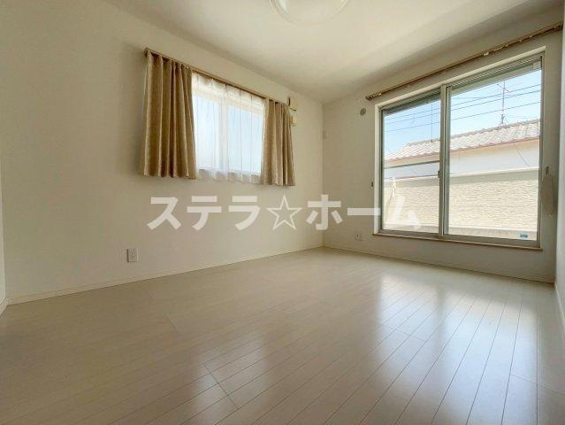 庄内幸町2 中古戸建の洋室|使い勝手のいい洋室です