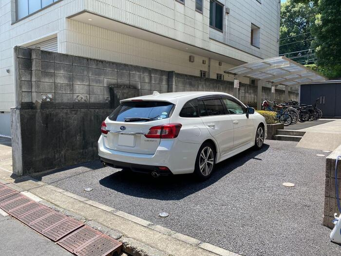 メゾン テラの駐車場