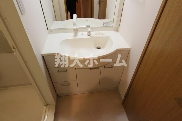 足立区六町４丁目の賃貸マンションの洗面所