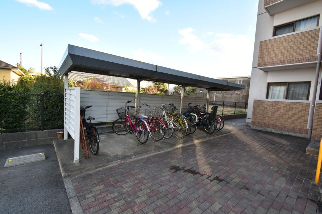 ドミールパレス櫛原のその他共用部分|駐輪場に自転車も停められます♪