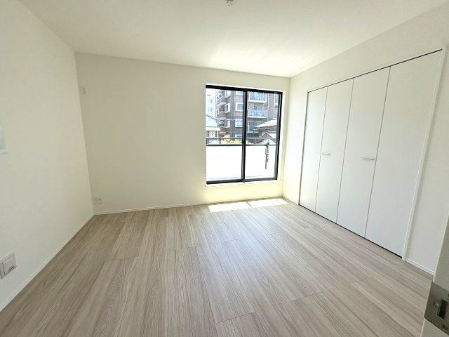 【寝室】 | 春日市春日原東町4丁目　B号棟（全4棟）【仲介手数料無料・0円】 | 現地写真。2階主寝室です。
