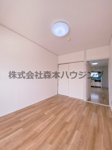 【洋室】 | 　メゾン深野 | リビングスペース代わりに使えそうな洋室です