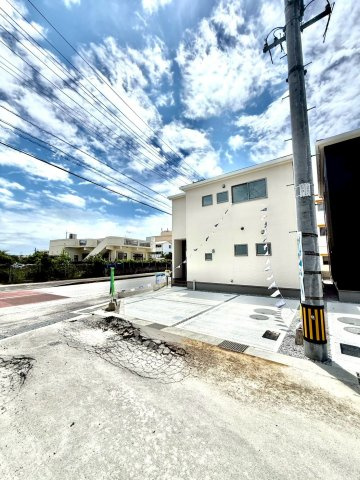 リーブルガーデンうるま市前原・１号棟のその他|並列２台駐車可能スペース付き！陽当たりと風通し良好な角地邸宅