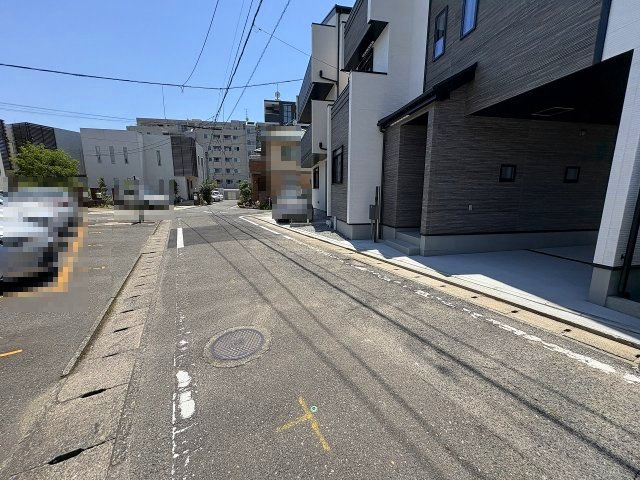 【その他】 | 春日市春日原東町4丁目　C号棟（全4棟）【仲介手数料無料・0円】 | 現地写真。前面道路です。